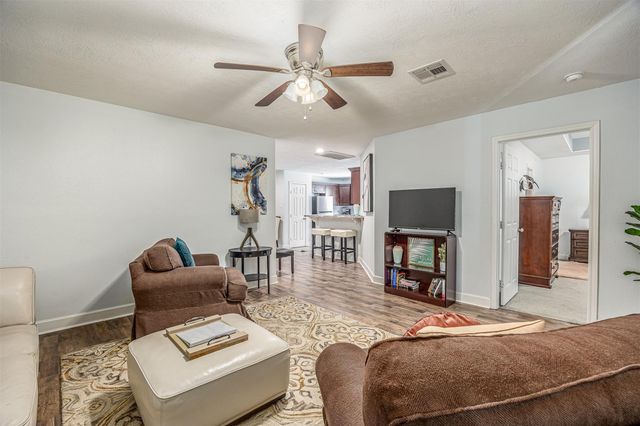 2113 W Gulf Street, Baytown, TX 77520