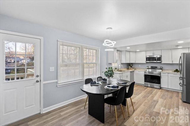 6713 Somersworth Drive, Charlotte, NC 28215