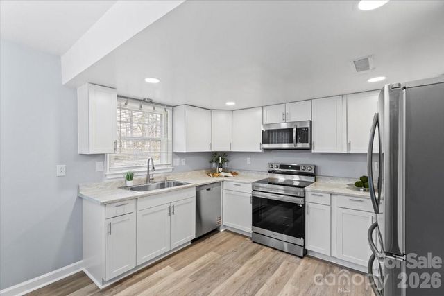 6713 Somersworth Drive, Charlotte, NC 28215