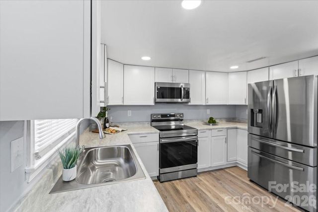 6713 Somersworth Drive, Charlotte, NC 28215