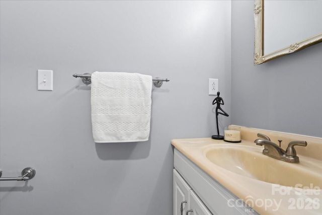 6713 Somersworth Drive, Charlotte, NC 28215