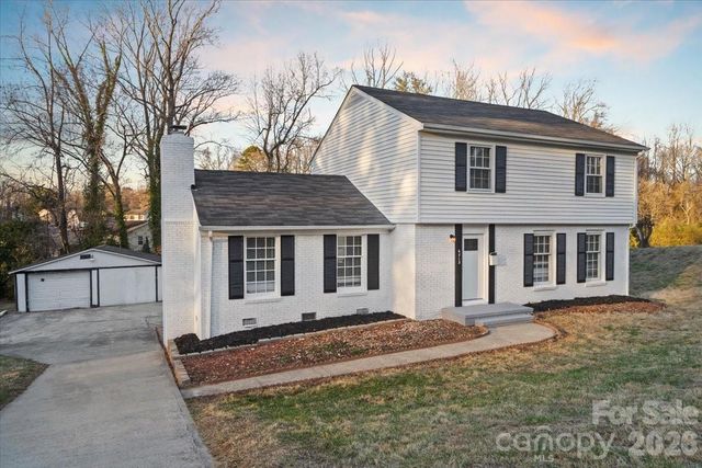 6713 Somersworth Drive, Charlotte, NC 28215