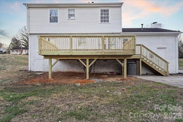 6713 Somersworth Drive, Charlotte, NC 28215