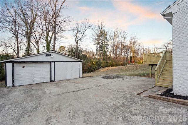 6713 Somersworth Drive, Charlotte, NC 28215