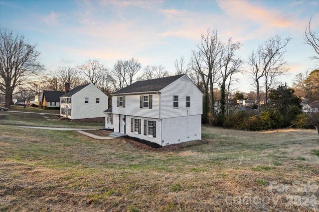 6713 Somersworth Drive, Charlotte, NC 28215