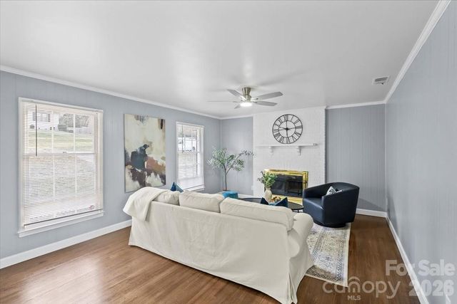 6713 Somersworth Drive, Charlotte, NC 28215