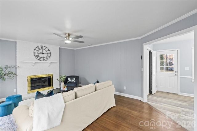 6713 Somersworth Drive, Charlotte, NC 28215