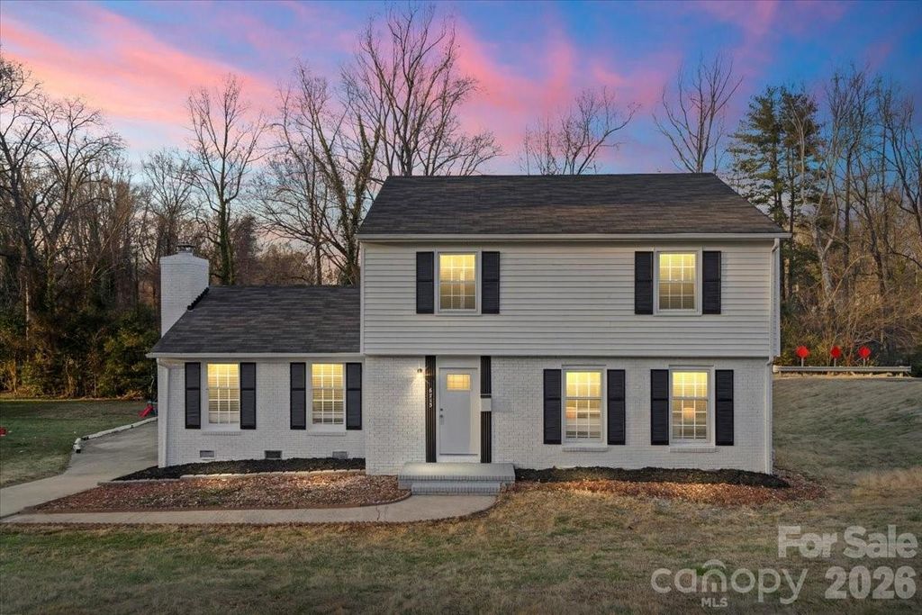 6713 Somersworth Drive, Charlotte, NC 28215