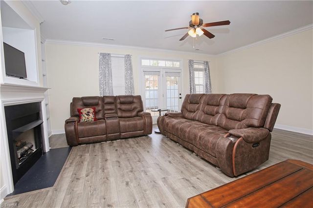 6 Viburnum Lane, Greensboro, NC 27455