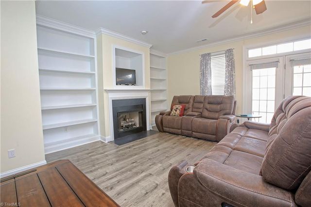 6 Viburnum Lane, Greensboro, NC 27455