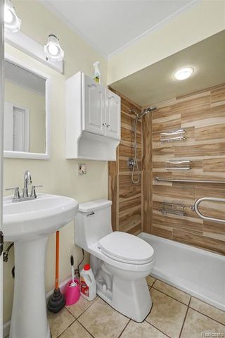 1210 Simca Street, Flint, MI 48507