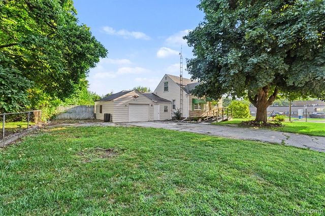 1210 Simca Street, Flint, MI 48507
