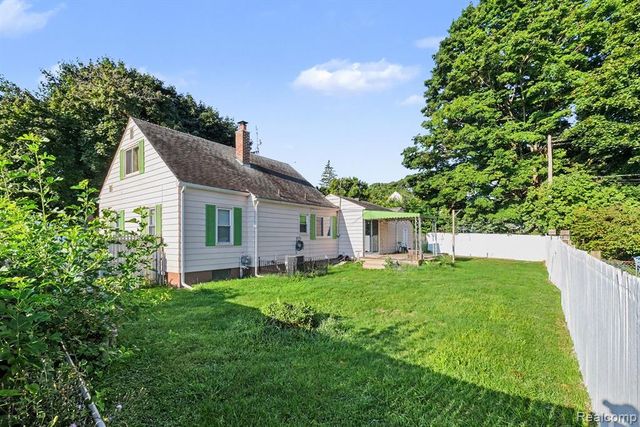 1210 Simca Street, Flint, MI 48507