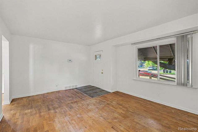 1210 Simca Street, Flint, MI 48507