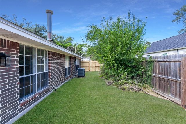 505 S 27th Street, Nederland, TX 77627
