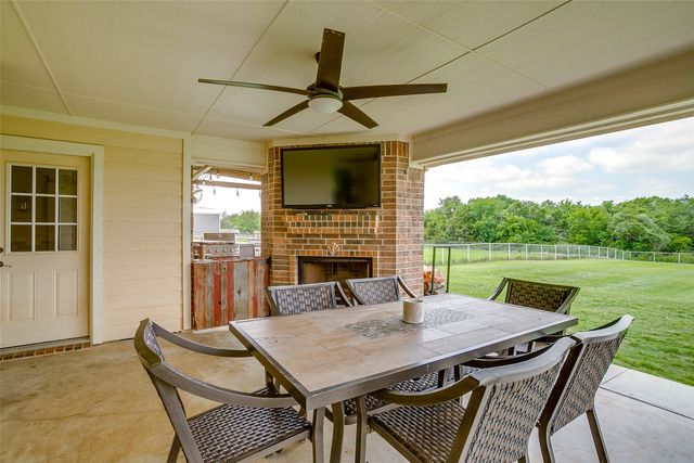 203 County Road 4221, Decatur, TX 76234