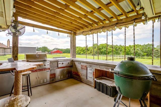 203 County Road 4221, Decatur, TX 76234