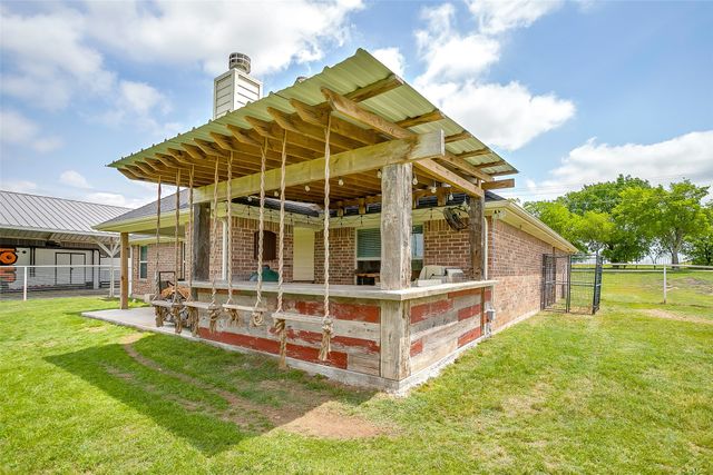 203 County Road 4221, Decatur, TX 76234