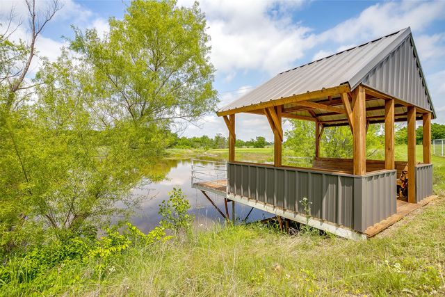 203 County Road 4221, Decatur, TX 76234