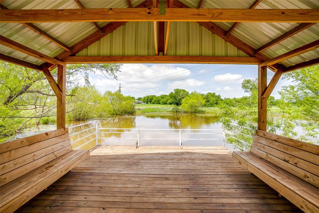 203 County Road 4221, Decatur, TX 76234