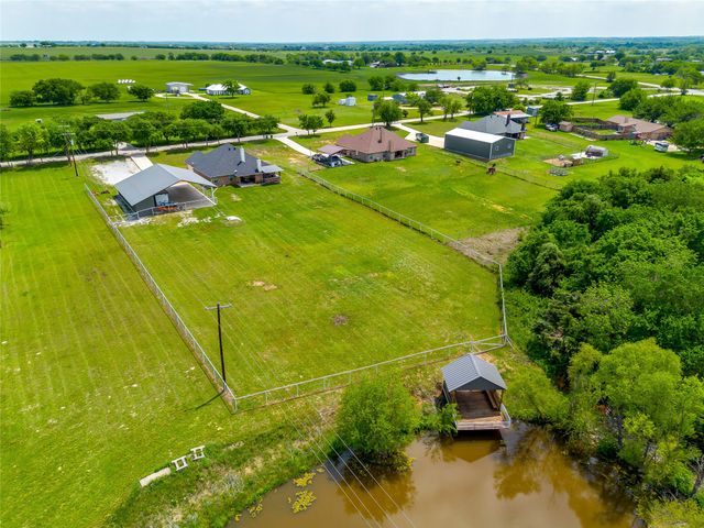 203 County Road 4221, Decatur, TX 76234