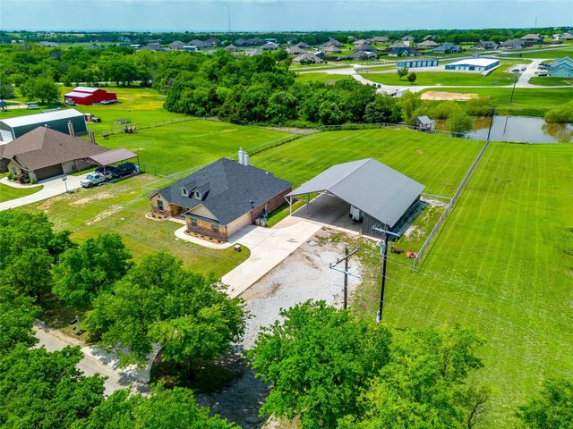 203 County Road 4221, Decatur, TX 76234
