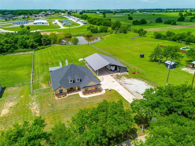 203 County Road 4221, Decatur, TX 76234