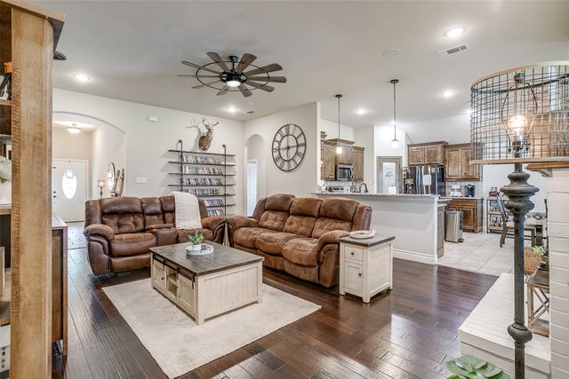 203 County Road 4221, Decatur, TX 76234