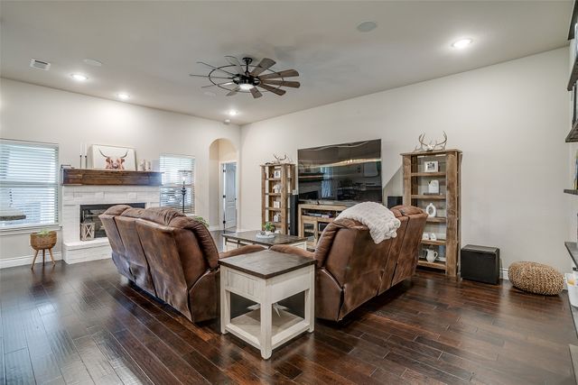 203 County Road 4221, Decatur, TX 76234