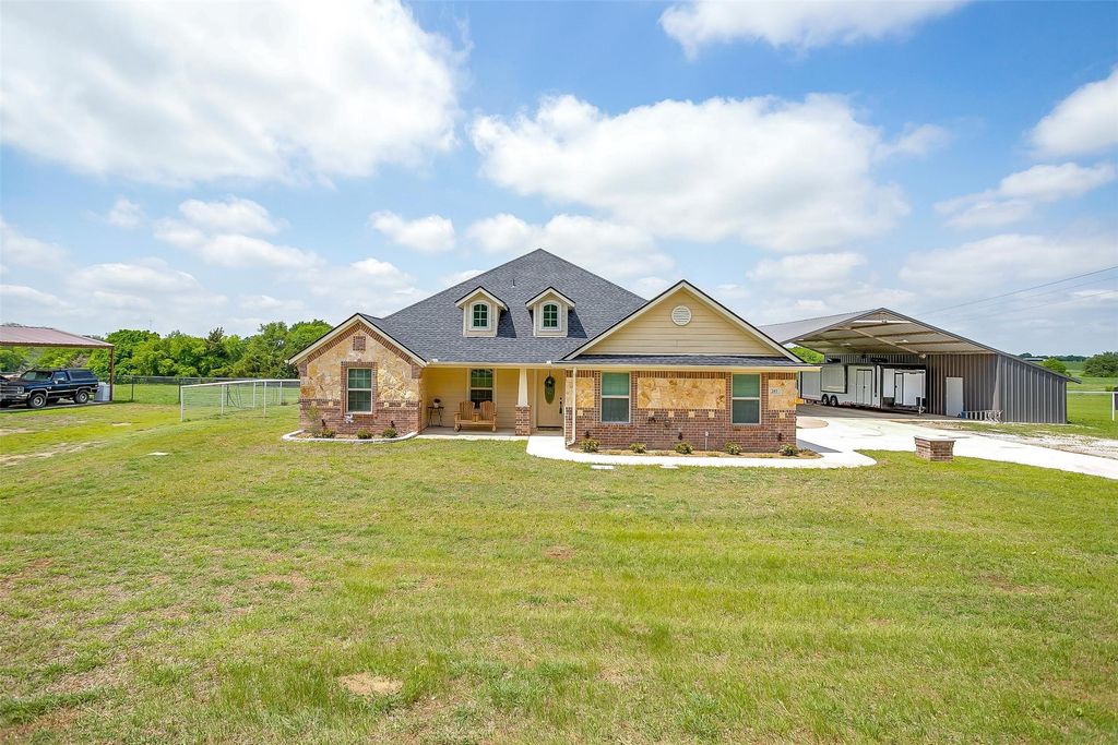 203 County Road 4221, Decatur, TX 76234