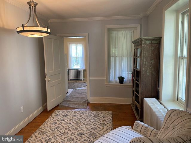 566 S BETHLEHEM PIKE, Fort Washington, PA 19034