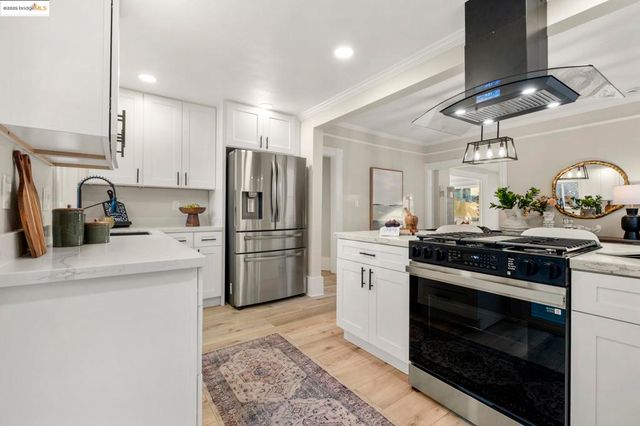 2050 E 30Th St, Oakland, CA 94606