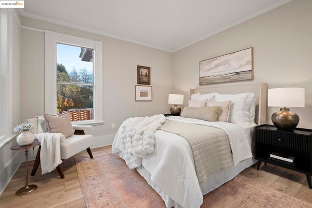 2050 E 30Th St, Oakland, CA 94606