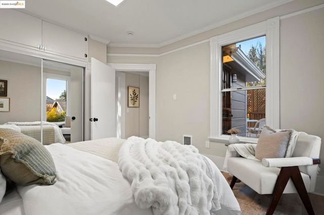 2050 E 30Th St, Oakland, CA 94606