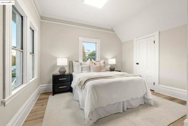 2050 E 30Th St, Oakland, CA 94606