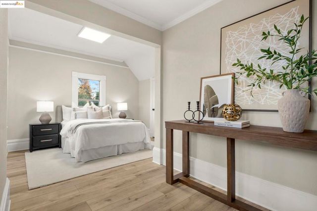 2050 E 30Th St, Oakland, CA 94606