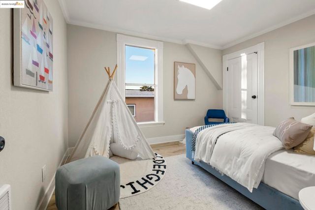 2050 E 30Th St, Oakland, CA 94606