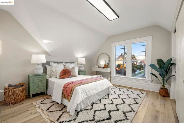 2050 E 30Th St, Oakland, CA 94606