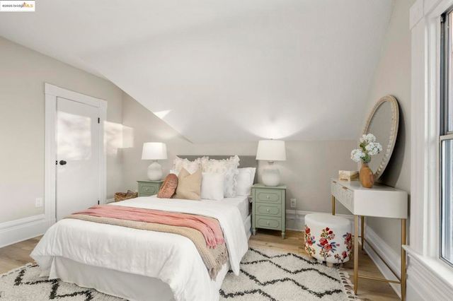 2050 E 30Th St, Oakland, CA 94606