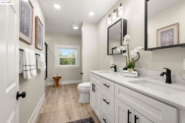 2050 E 30Th St, Oakland, CA 94606