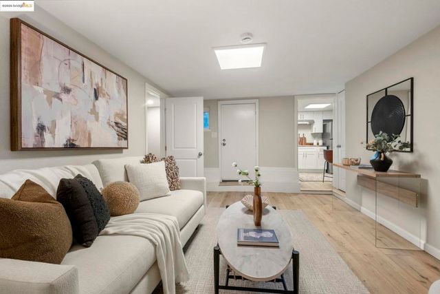 2050 E 30Th St, Oakland, CA 94606