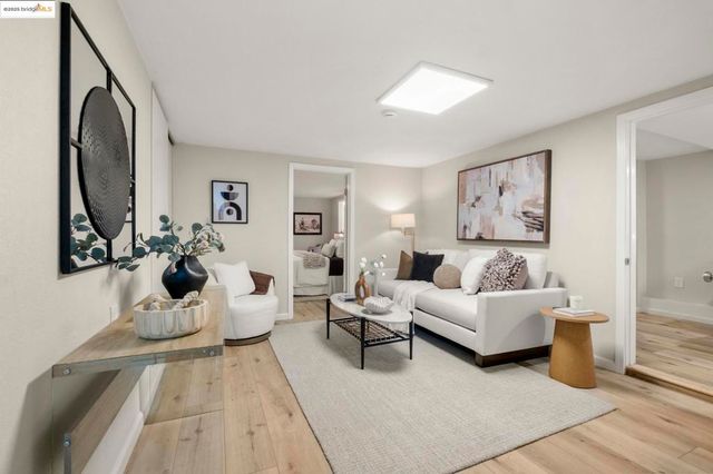 2050 E 30Th St, Oakland, CA 94606