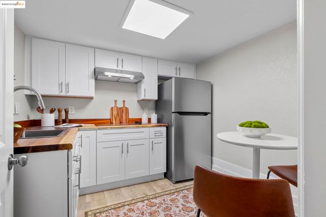 2050 E 30Th St, Oakland, CA 94606