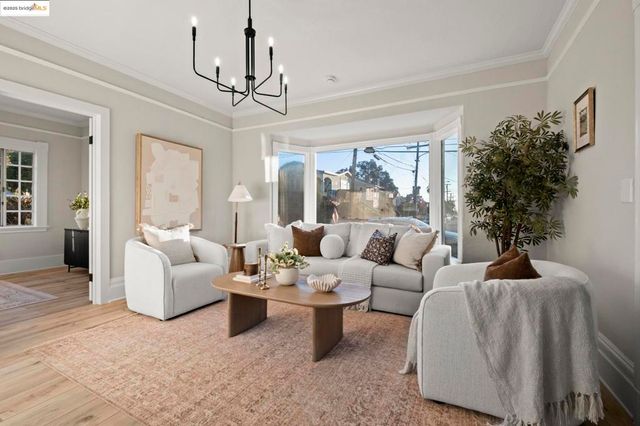 2050 E 30Th St, Oakland, CA 94606