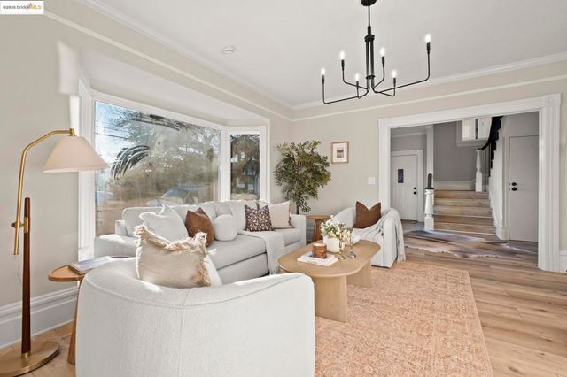 2050 E 30Th St, Oakland, CA 94606