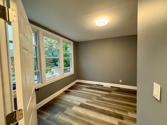 8 Read Street 2nd Floor, New Haven, CT 06511