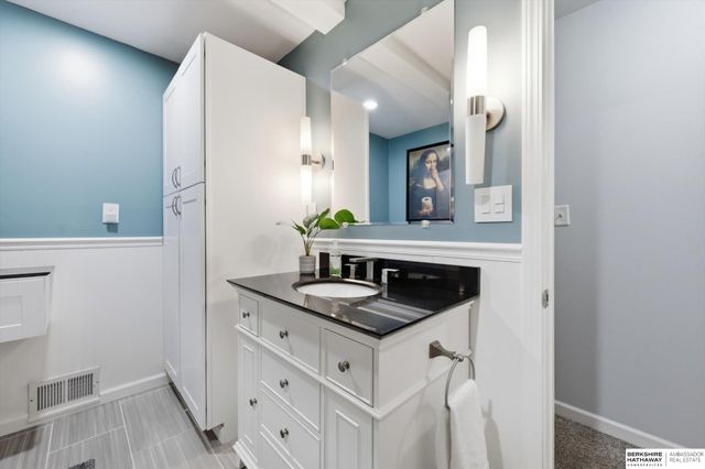 904 Hopkins Drive, Bellevue, NE 68005