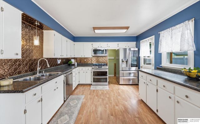 904 Hopkins Drive, Bellevue, NE 68005