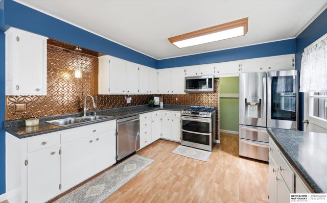 904 Hopkins Drive, Bellevue, NE 68005