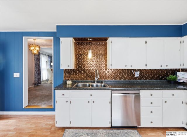904 Hopkins Drive, Bellevue, NE 68005